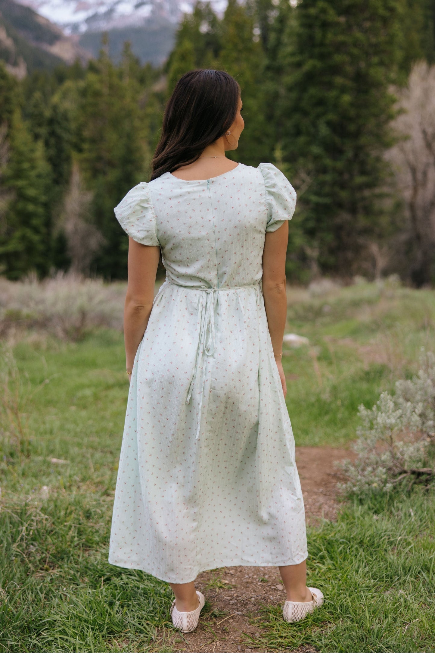 THE ANNABELLE DITSY FLORAL FLUTTER SLEEVE DRESS
