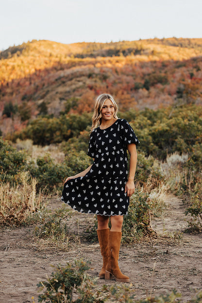 THE BRYLEE PUFF SLEEVE DRESS IN BLACK FLORAL
