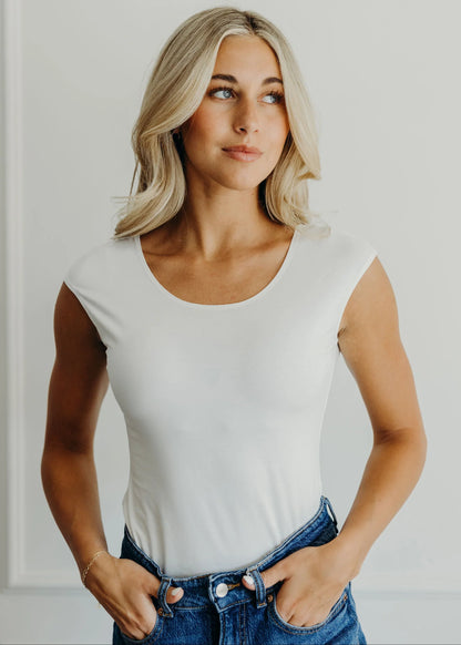 THE LAYERING CAP SLEEVE TEE IN CREAM BY MIKAROSE