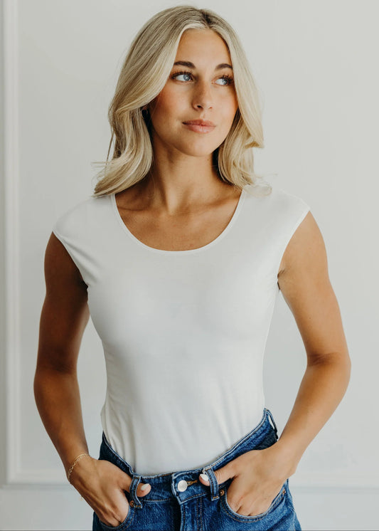 THE LAYERING CAP SLEEVE TEE IN CREAM BY MIKAROSE