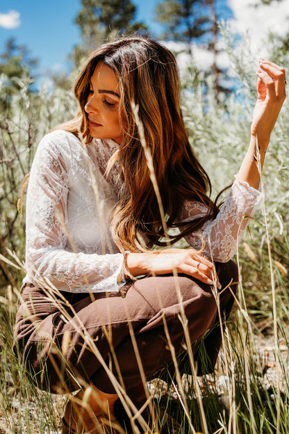 THE LAYERING CAP SLEEVE TEE IN CREAM BY MIKAROSE