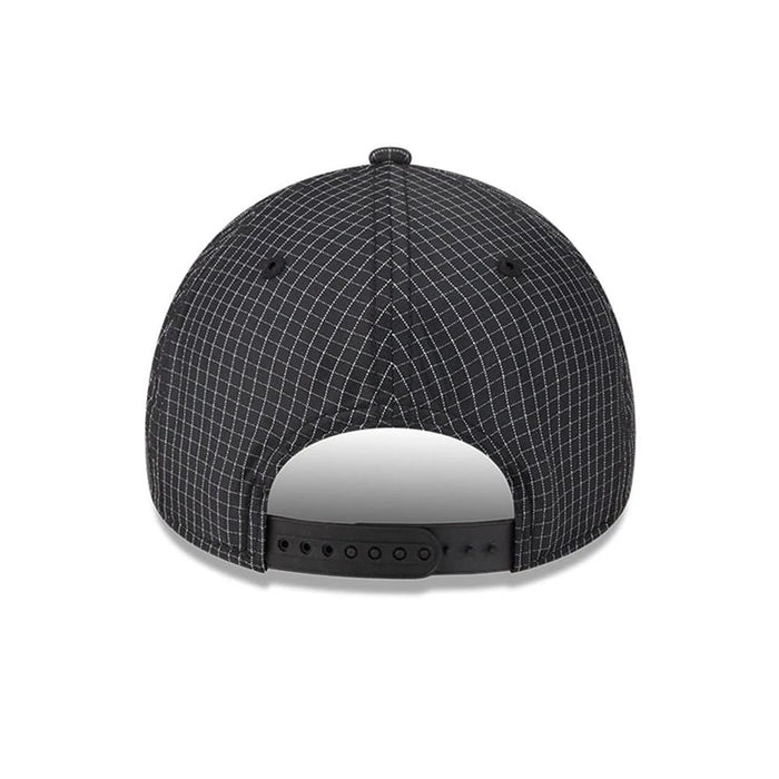 Pictured is this MLB Quickstrike Chicago White Sox 9FORTY Apex cap in black. 4