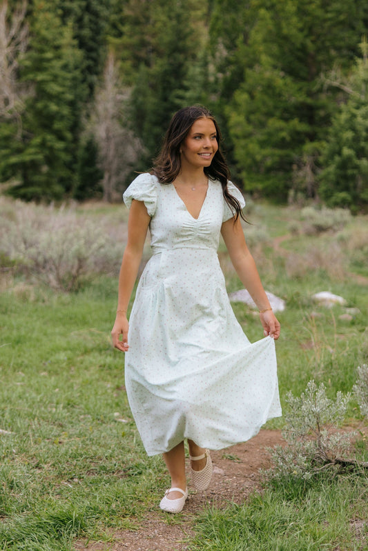 THE ANNABELLE DITSY FLORAL FLUTTER SLEEVE DRESS