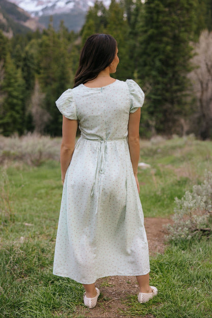 THE ANNABELLE DITSY FLORAL FLUTTER SLEEVE DRESS